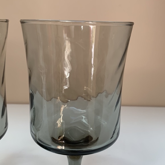🔥2 Vintage Libby Smoke Gray Optic Swirl Wine Glasses - Picture 2 of 3